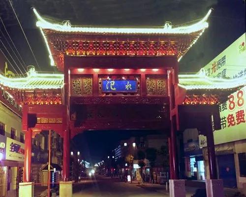 宝应城南18公里的氾水镇，依京杭大运河而立，自古享有“金氾水”美誉。这座千年古镇