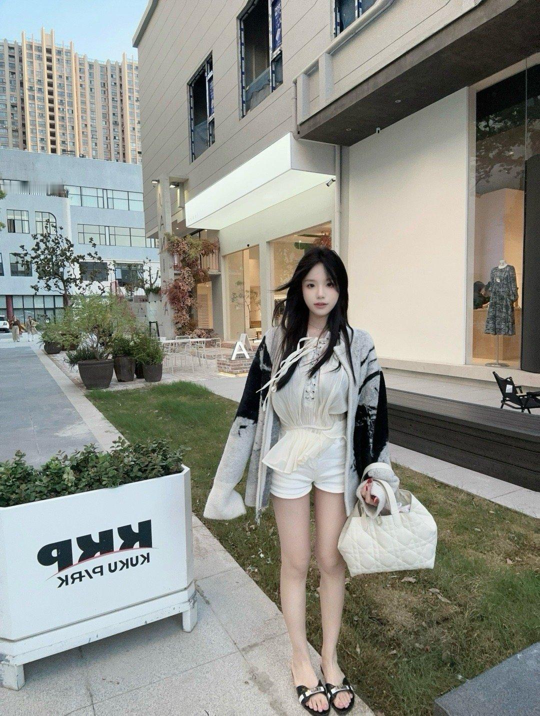 好久没发博子啦[老师爱你] ​​​