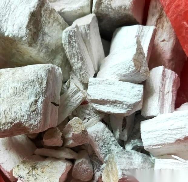 一个45岁的男人，在互联网大厂，被这事折磨了整整六年。
他不是没想过办法。各种补