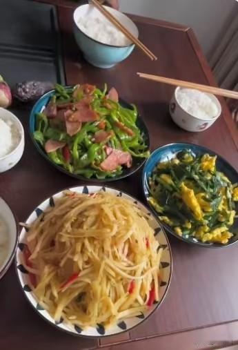 说个扎心真相：一家三口一年能攒5万，在长春绝对是人中龙凤级别的狠人！
 算笔明账