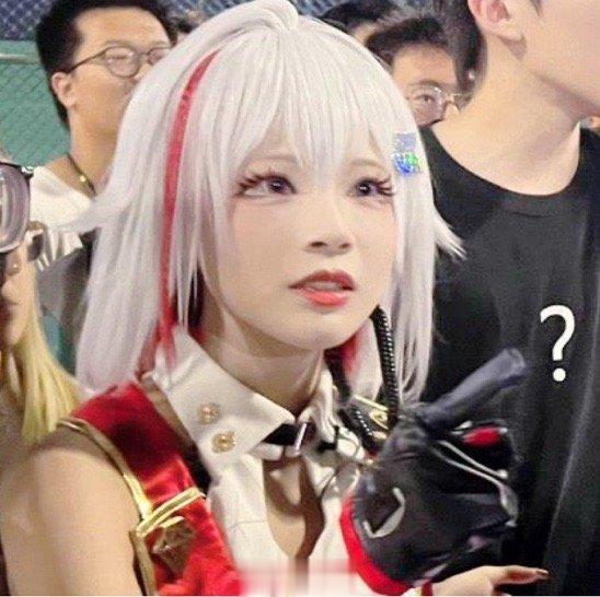 今天中午小翠会闪现炫迈×崩铁 711联动店铺cos银狼 ，准备嚼个不停[doge