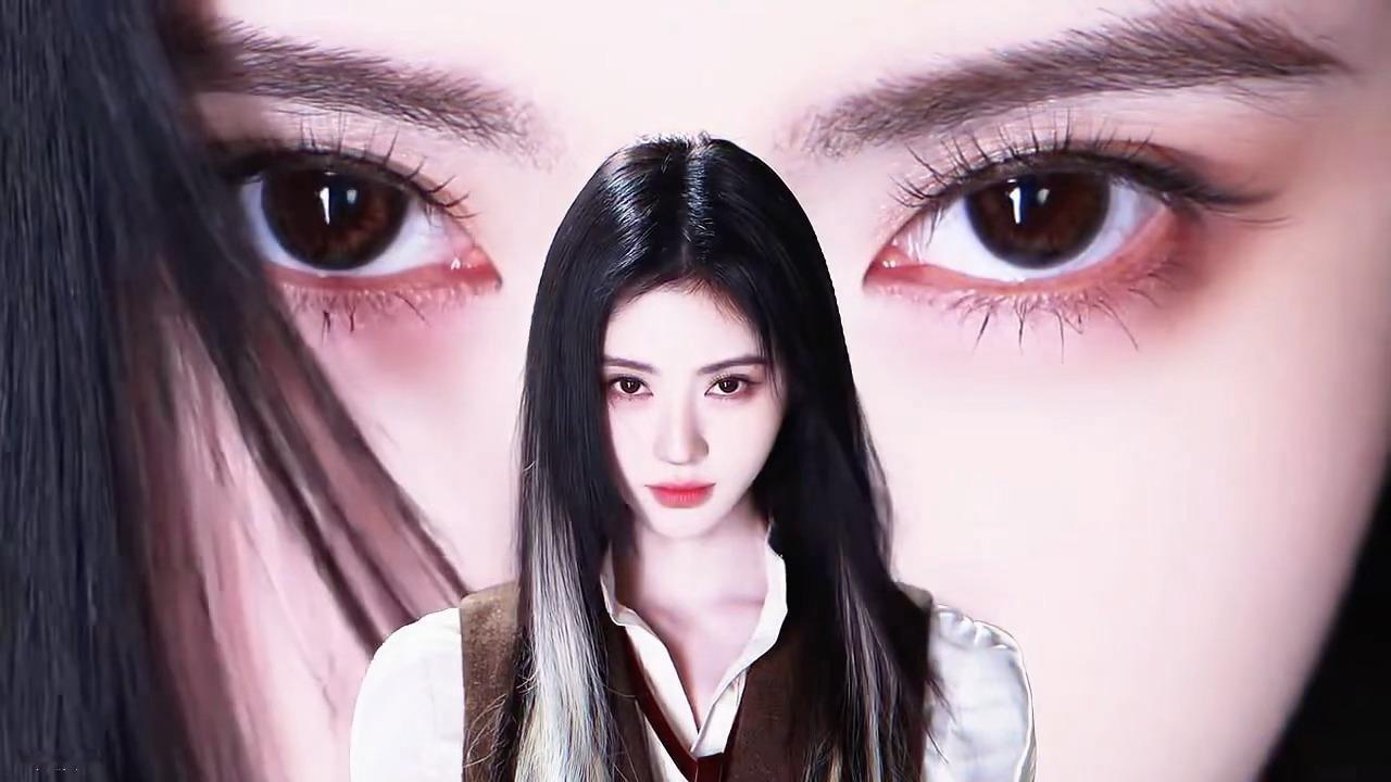 鞠婧祎这个微闭眼 这个《万花世界》物料的MVP结算界面太夯了！！完全主人来的！！
