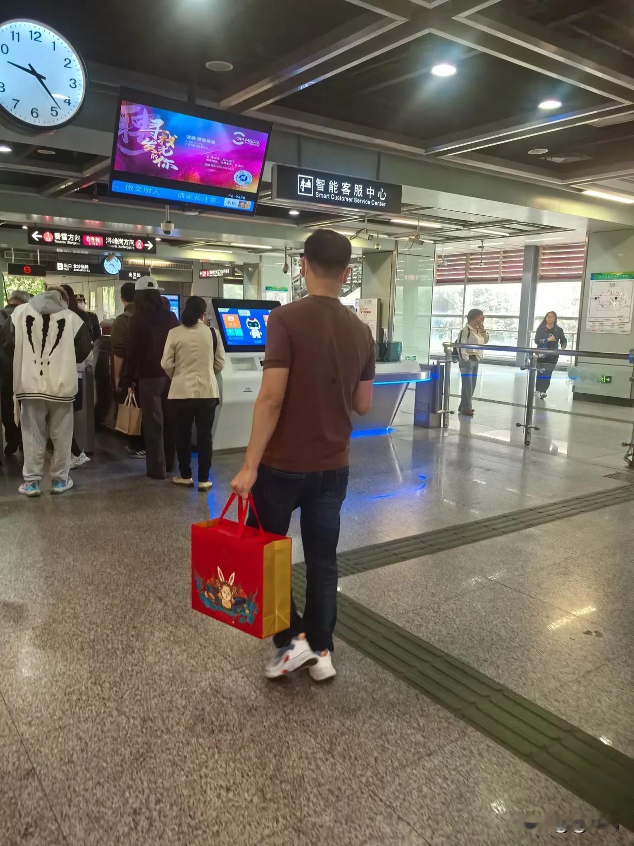 广东的冬天，一天可以经历四季。每天出门前都要琢磨衣服的搭配。