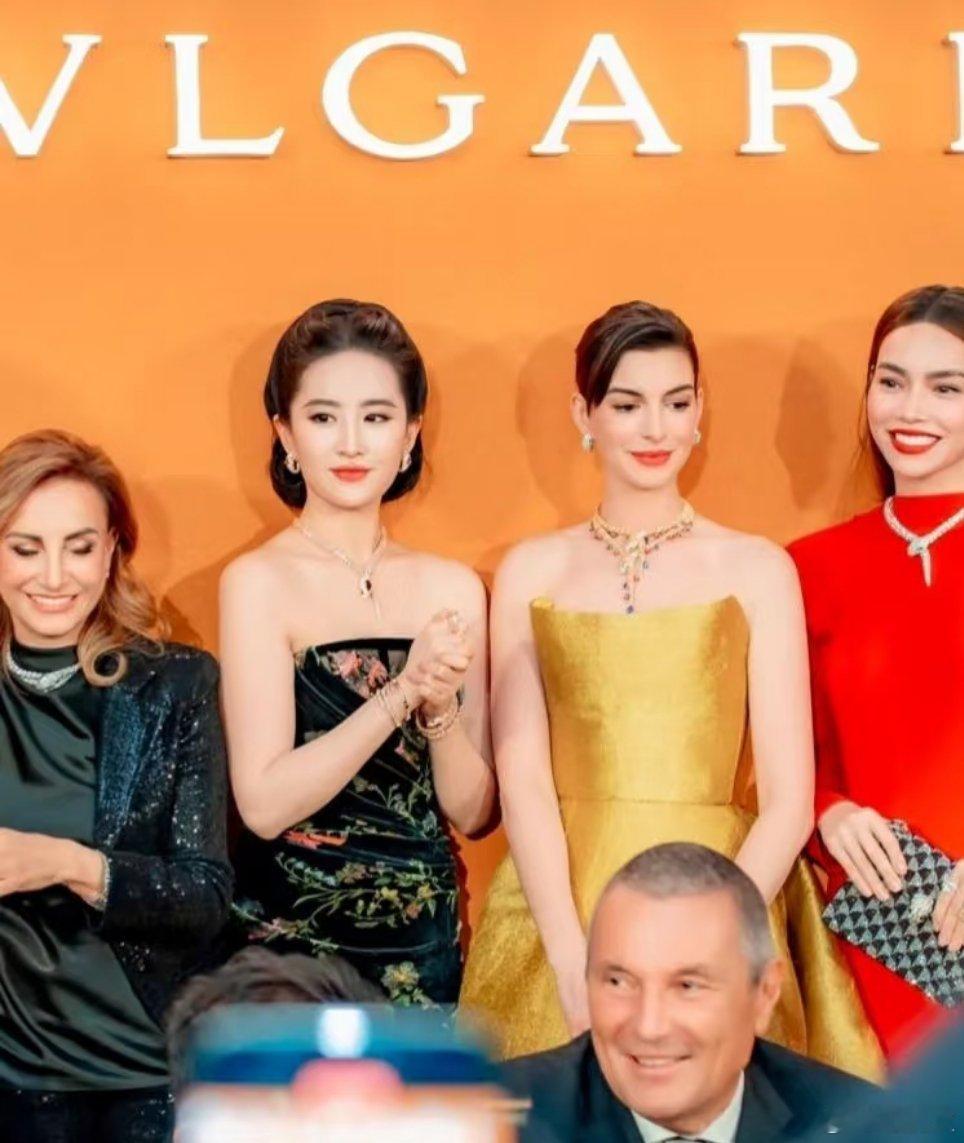 刘亦菲真的长了一张国泰民安的脸啊这到底是怎么保养的呀 