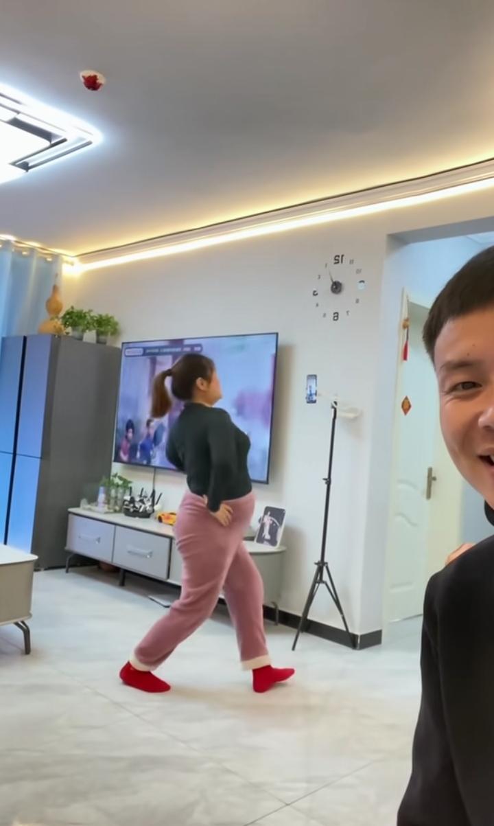 家庭是否幸福，不在于老婆有多漂亮、身材有多好，关键是家庭合睦！知道满足！