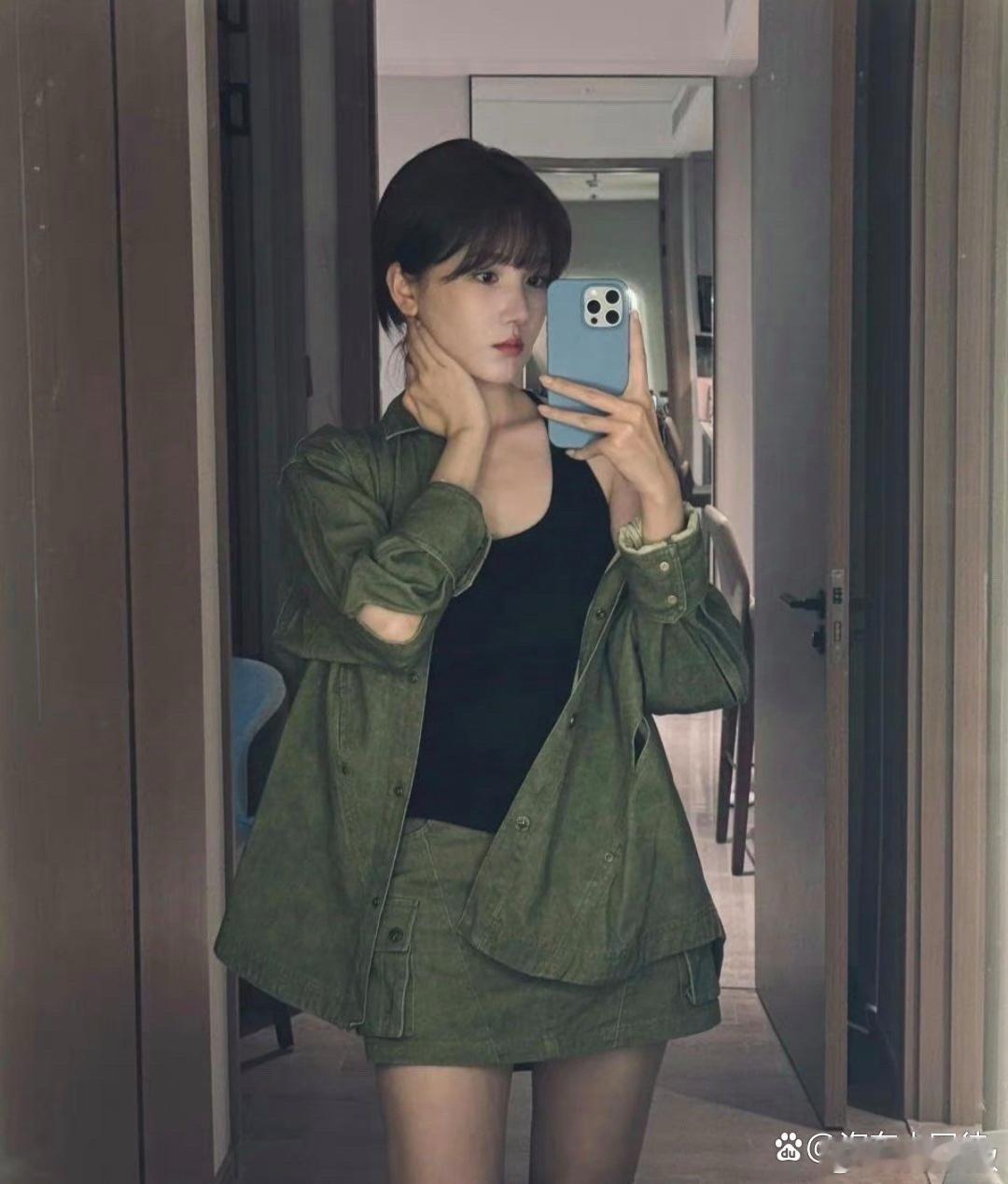 陈小纭这身穿搭又美又飒！ ​​​