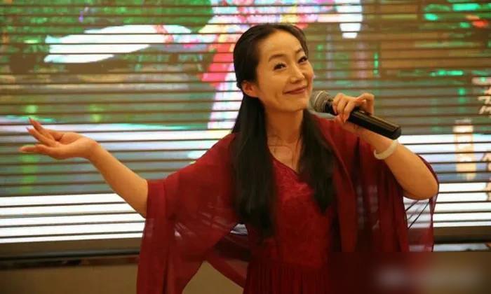 不倒翁小姐姐竟然是京剧泰斗徒孙？这背景硬得你不敢想！
 
秦腔大师李爱琴，195