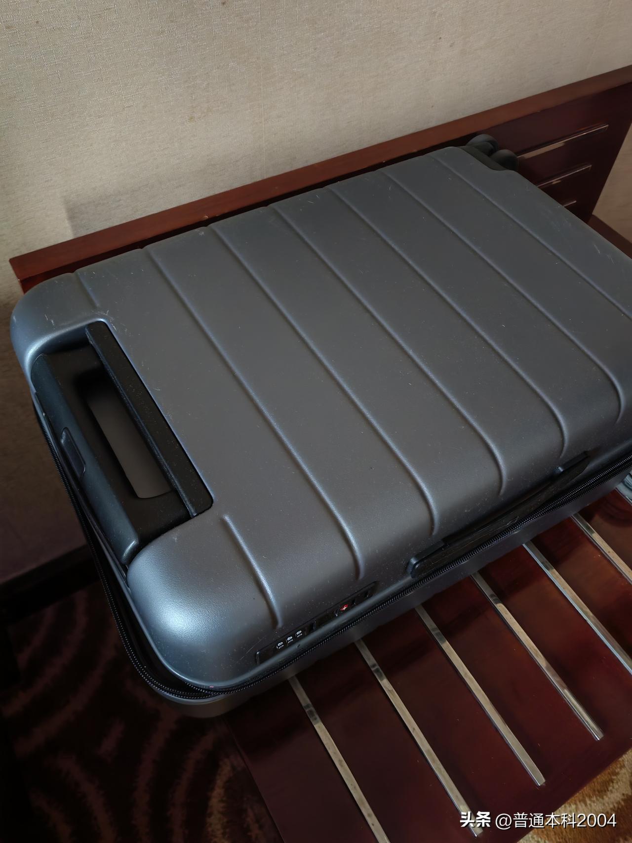 自从用过小米的行李箱，谁都别劝我再用小米的任何产品。
估计小米领导出差都不会用这