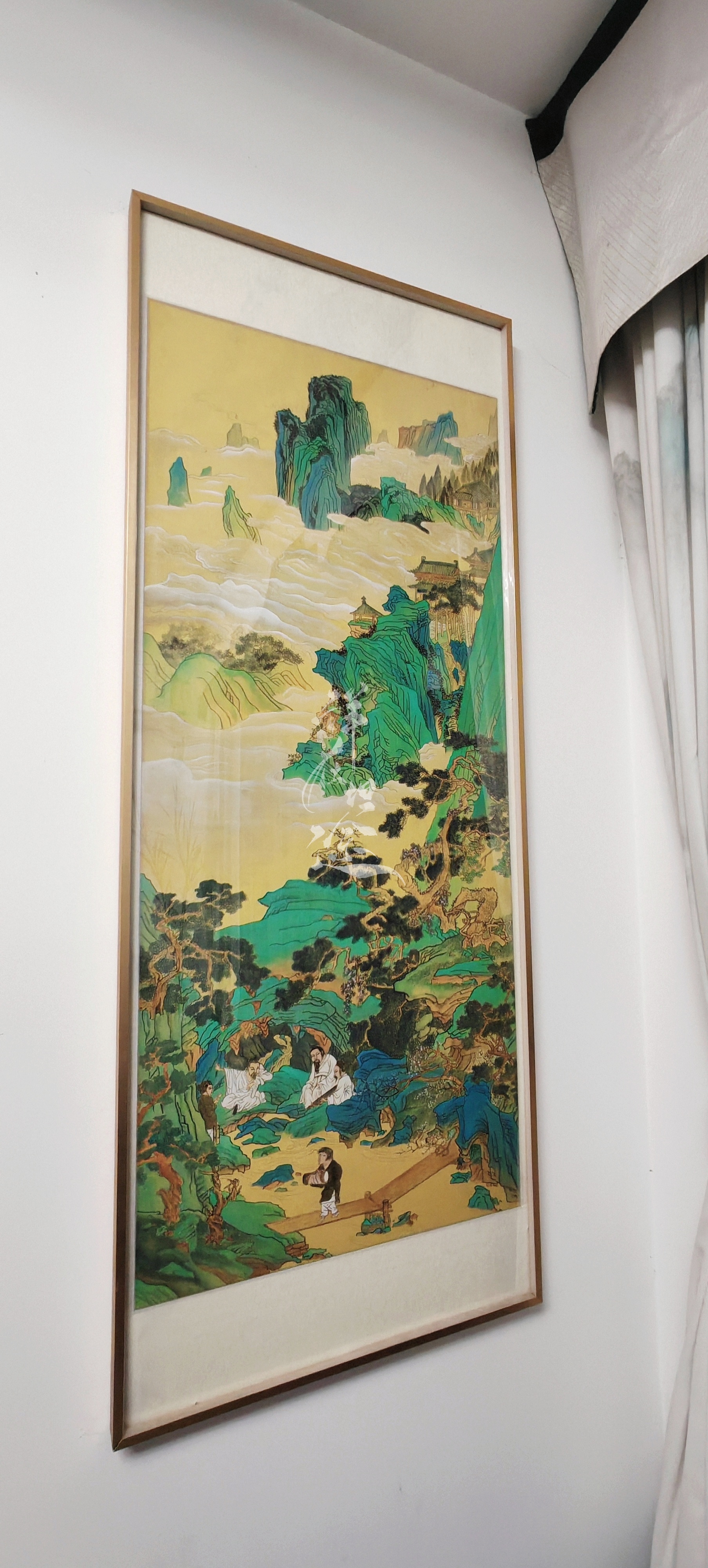 我儿临摹的绢布工笔画《桃园仙景图》和《仿赵伯驹炼丹图》，裱好装框后挂在了外公家的
