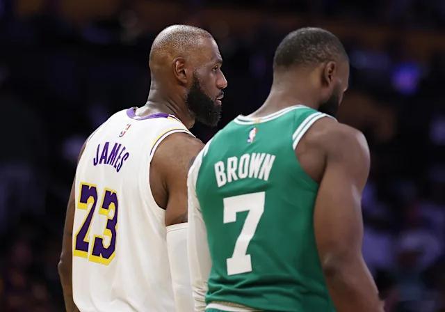 ESPN：消息人士透露，凯尔特人曾经透露出过对于詹姆斯的兴趣。洛杉矶快船甚至讨论