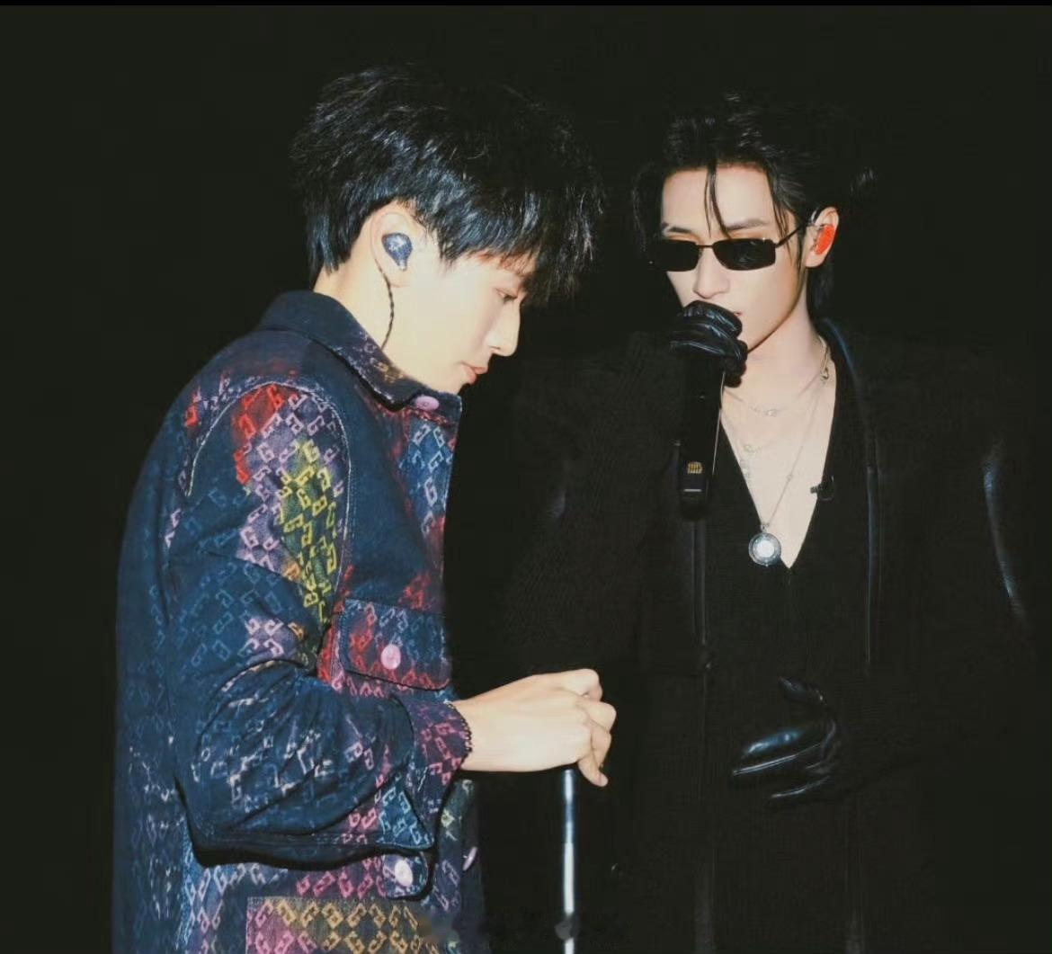终于有人懂严浩翔的画了懂一懂严导权威的脸🥺 ​​​