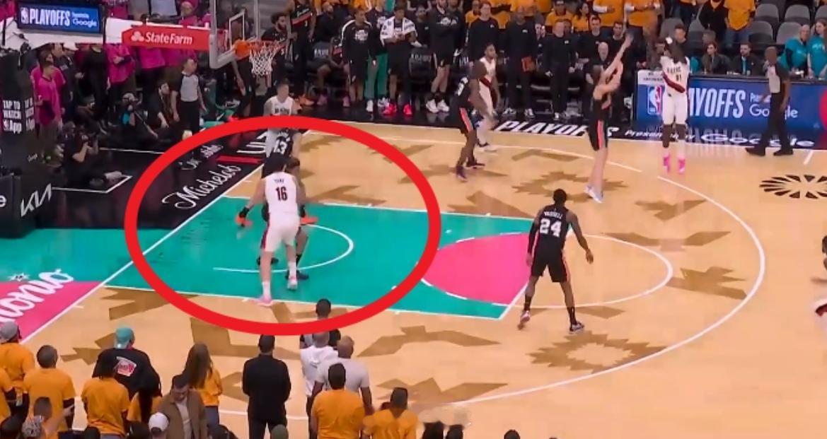 杨瀚森今天捞到了1分钟左右的出场时间，也算体验过NBA季后赛的氛围，继续学习吧。