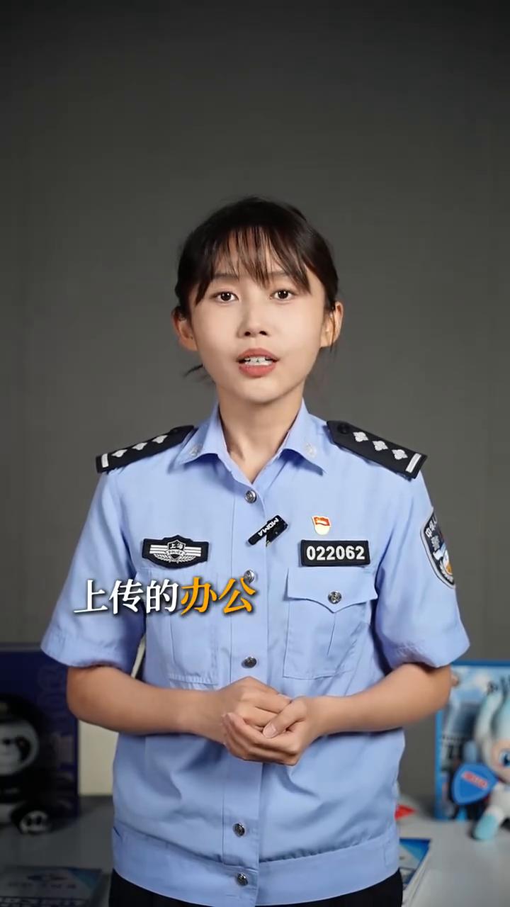 AI聊天。
如果你拿AI当树洞，把它当成会随时回应你的倾诉对象，那你要当心了。A
