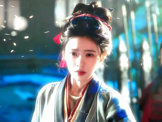 林允归鸾神级镜头🌟《归鸾》预告出圈名场面，火光回眸兼具美艳与脆弱，氛围感无可替