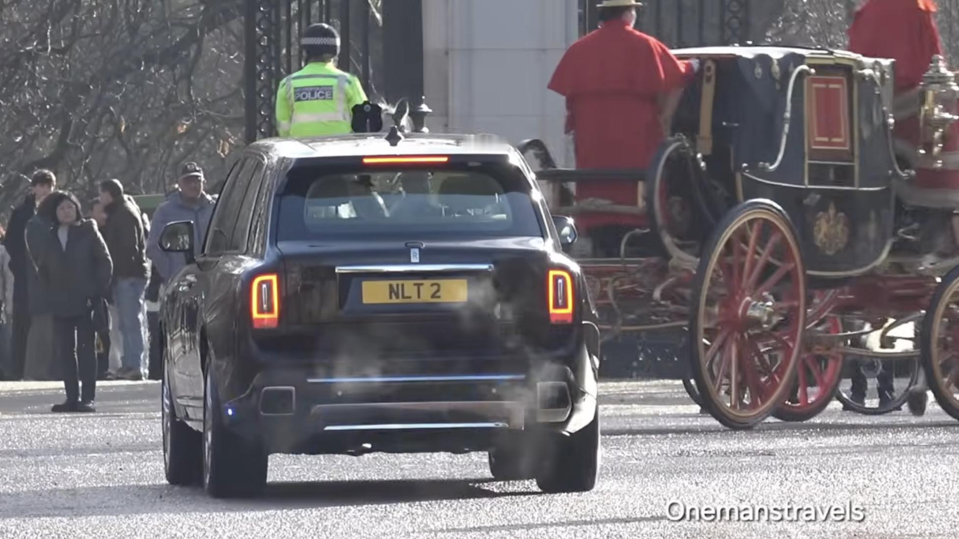 这两天有人发了在伦敦拍到的，属于英国皇室的全新劳斯莱斯库里南 Series II
