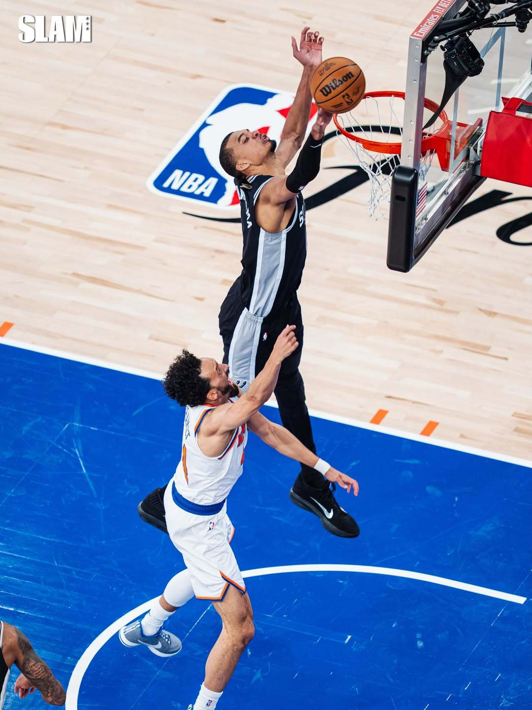 分享一组卡斯尔和文班的高清大图。NBA