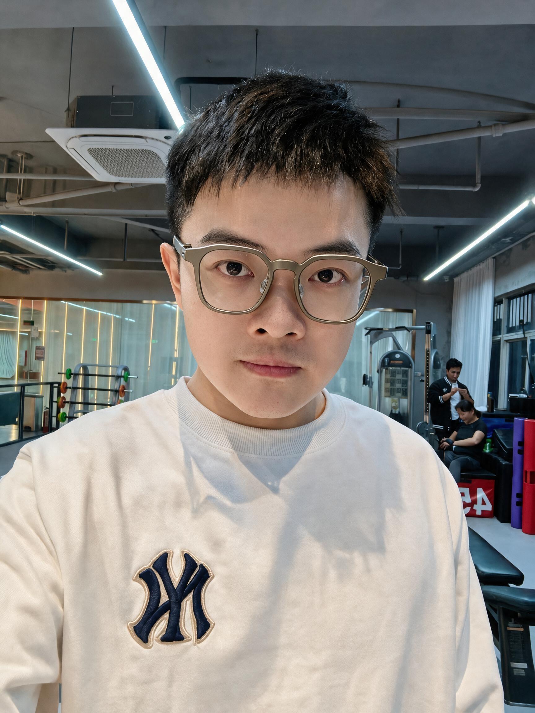 科技博主集体换AI眼镜 偷偷告诉你们一个秘密，作为一名科技数码爱好者，子弹兄平时
