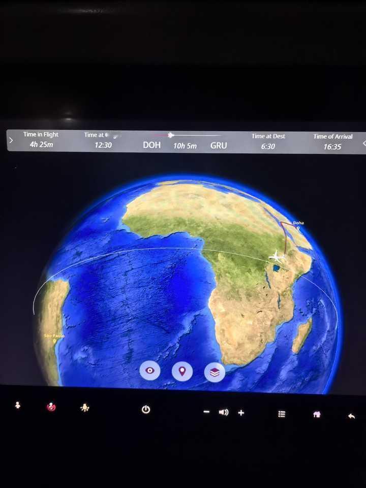 为什么飞机上不能有实时屏幕告诉乘客飞到哪儿了?

多哈飞巴西机型是A350-10