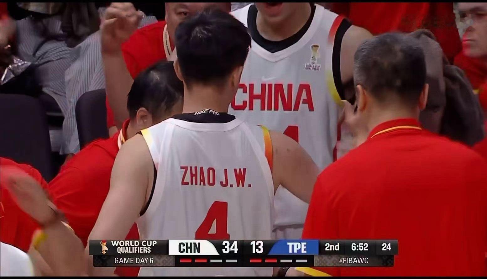 非得输一场才能回归正确的比赛模式从赵继伟开局两个挡拆持球投开始，一顺百顺中国男篮