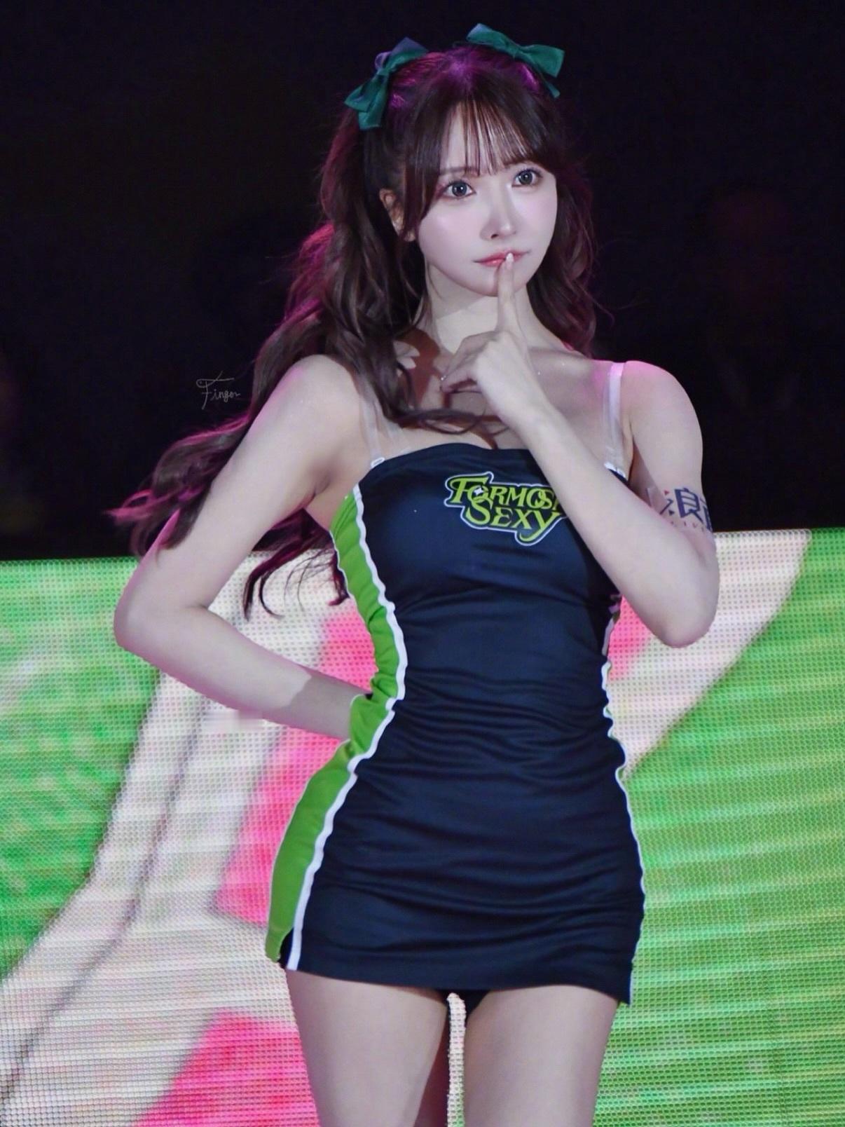 三上悠亚晒出这几天的拉拉队工作照。