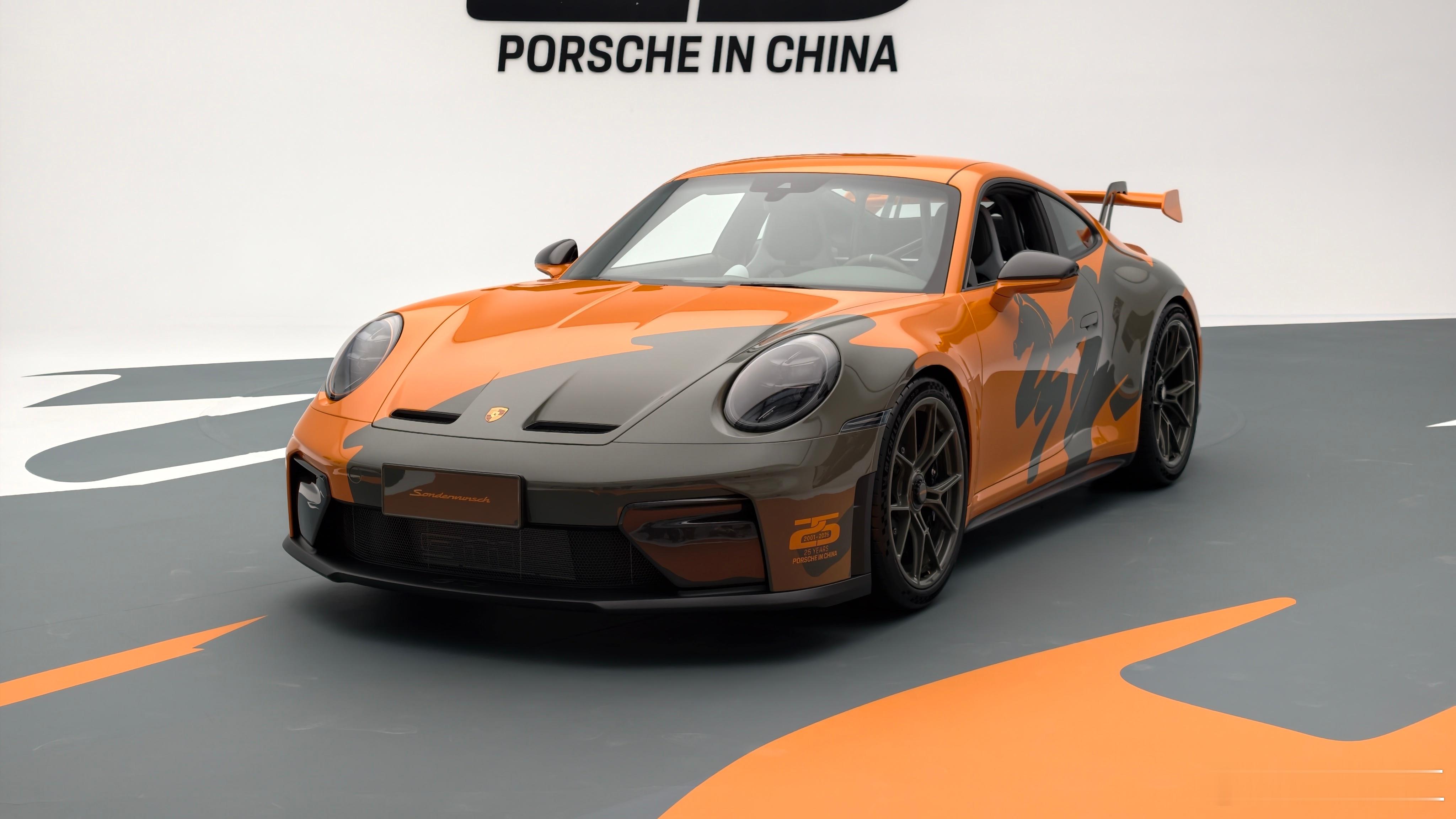 全新纯电版卡宴 Turbo 和全球限量一辆的 25 周年纪念版 911 GT3（