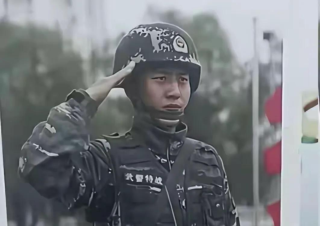 河北晋州三名男子营救落水女子四人均遇难。在痛惜之余，也有人不太理解，认为那条河渠