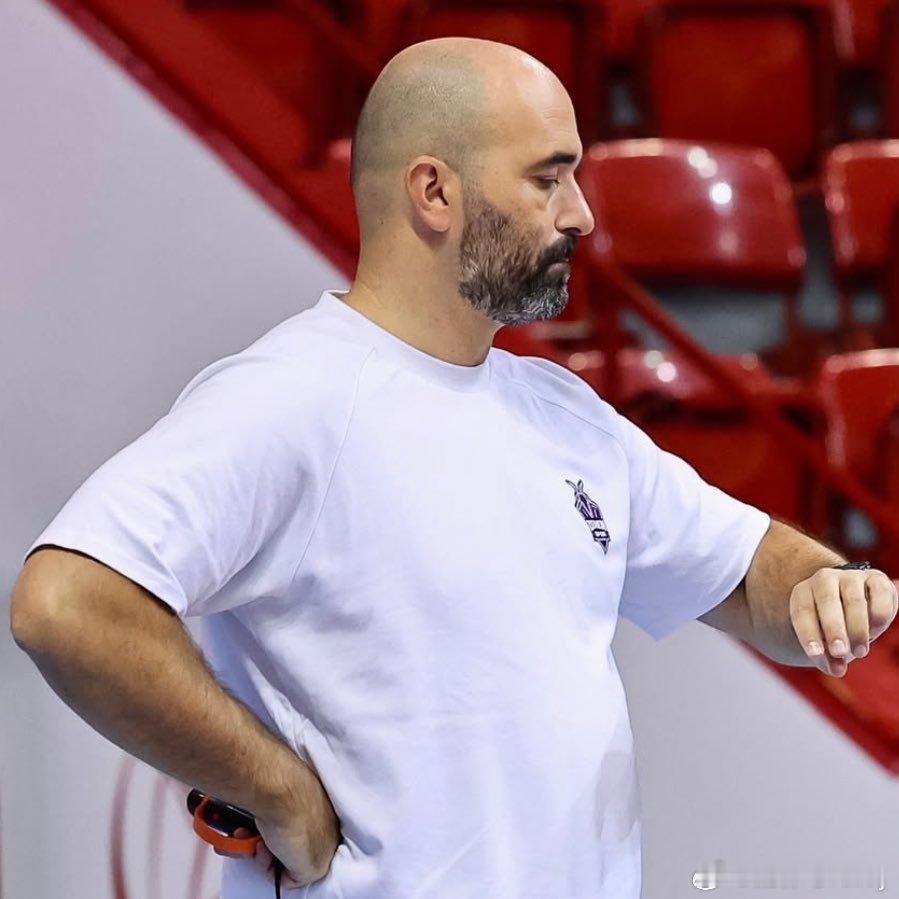 【挑战卫冕冠军作为欧冠首秀，是最理想的开局】泽伦体育主教练斯特凡·卢比西奇："在