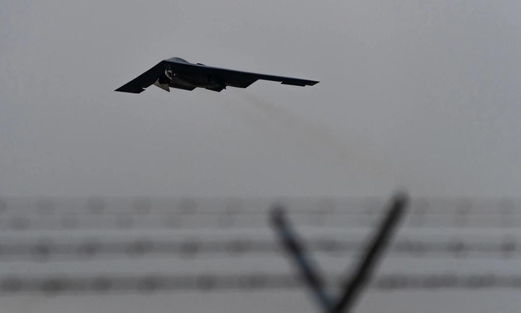 润人拍摄美国B-2基地被捕
一名叫吴麒麟（音）的35岁的中国公民在美国被捕，原因