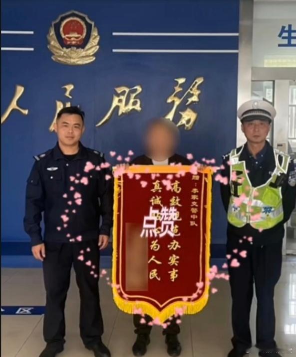 浙江交警5分钟护送临产孕妇浙江交警为新生命开启生命通道危急时刻最让人安心的画面！
