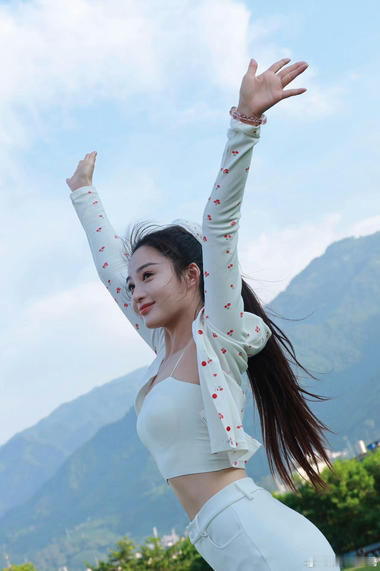 孙嘉璐新剧《哀牢山·迷境》没想到真的去哀牢山拍了，这个跟袁姗姗是不是同一个剧组？