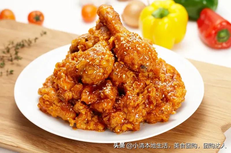 临榆炸鸡腿受欢迎不是没道理。5 元一只的价格，简直是打工人和学生党的福音。路边煎