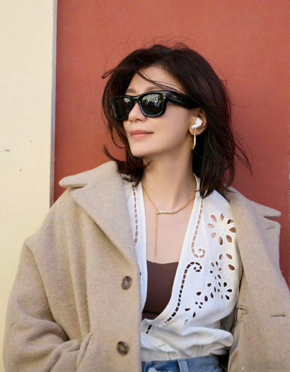 惠英红贾静雯俞飞鸿 一路繁花三代女神同框旅综也太梦幻了！惠英红、贾静雯、俞飞鸿合