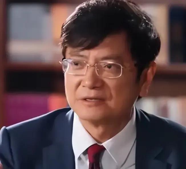 我还是信服郑强教授，虽然他也有缺点。我特别信服郑强教授说的：当一个人去追求生活的