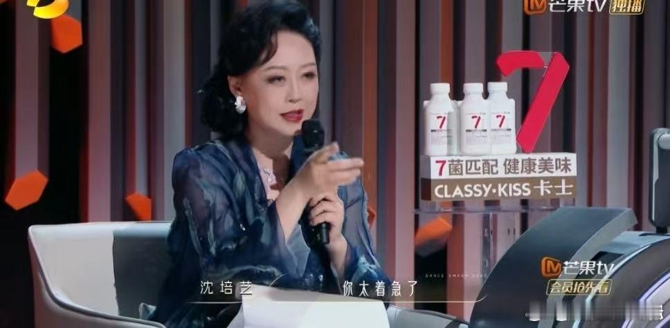 王一博编舞师跳舞被批 很多人会默认编舞师跳舞一定很完美，现实里台前表演确实有需要