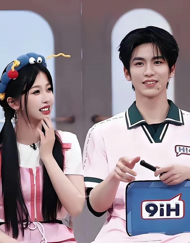 盘点张凌赫合作过的8位女演员！你们觉得跟谁更有CP感？1️⃣ 张凌赫 & 赵今麦