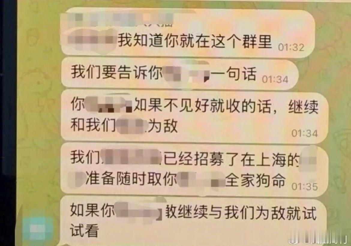 有人跟我说了一句话，我愣了半天。她说：我做了一件对的事，但我全家得躲起来活着。