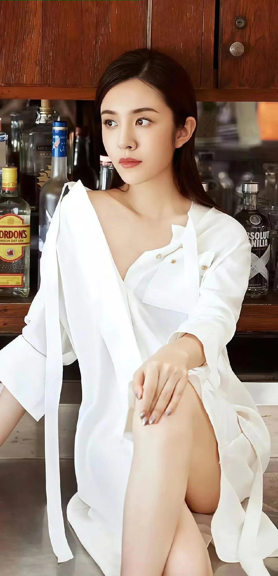 王晓晨高清写真又杀疯了！
 
王晓晨最新高清写真释出，直接美到开挂💥
 
白衬