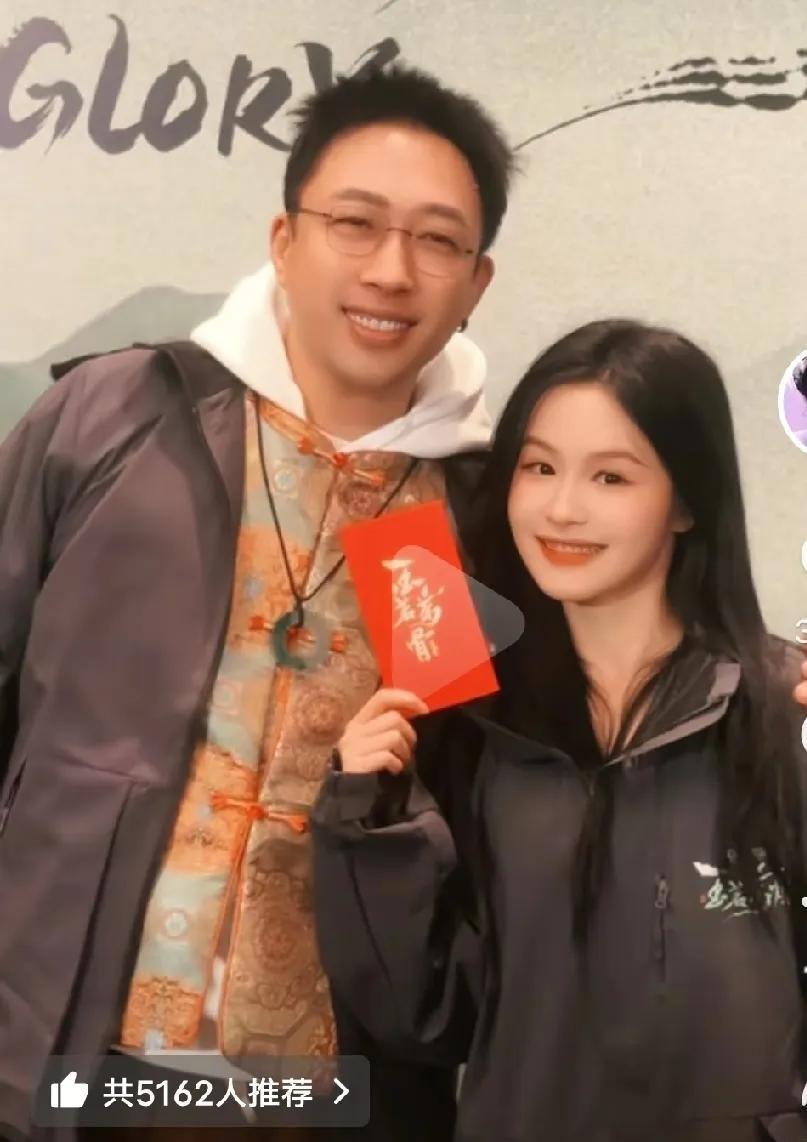 于正发誓让余茵火，她这样看有点像娇小版孙怡。
她自己本身很努力，和柯淳演了乖乖女