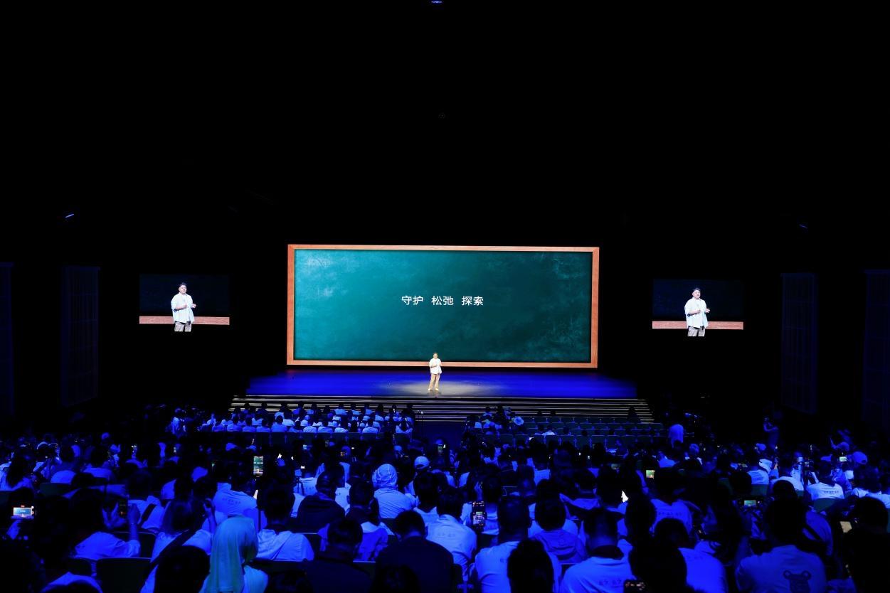 更理想的20万级家用SUV来了，别克至境E7价格披露。
 
“2026樊登年度演