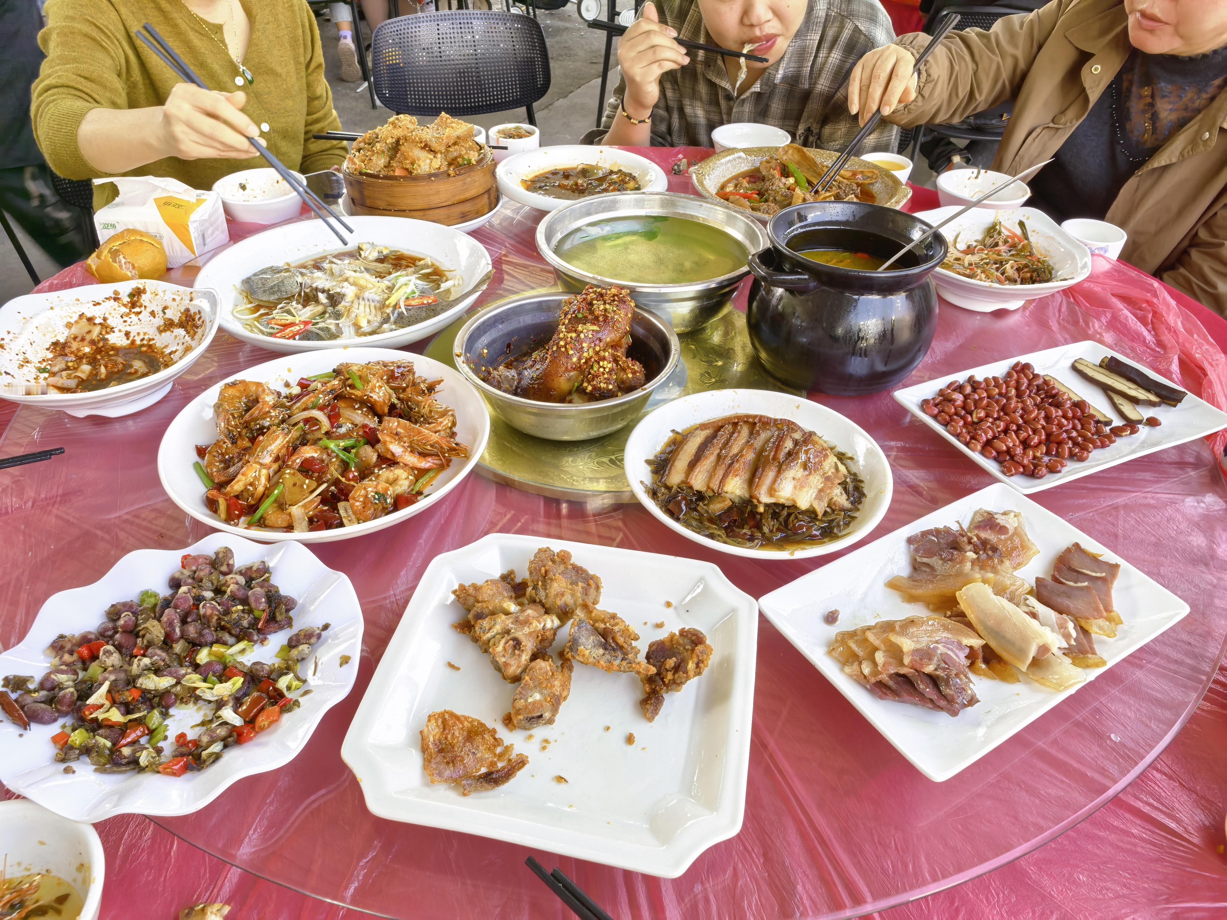 吃席来了，吃一半才想起，你们还没吃