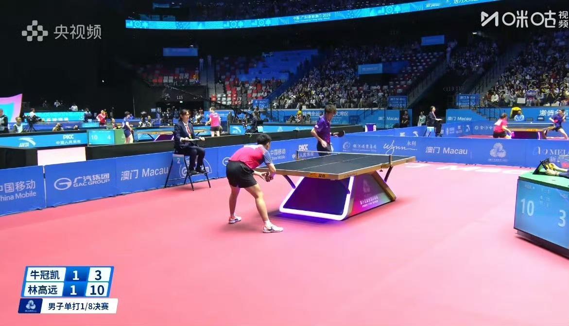 输了第一局的林高远连扳两局！
前三局牛冠凯11-8，3-11，3-11大比分落后