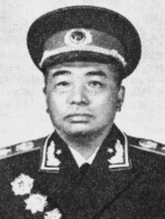 1950年，一个穿着破烂的妇女，带着女儿到北京饭店，怯生生不敢说话，小女孩的一句