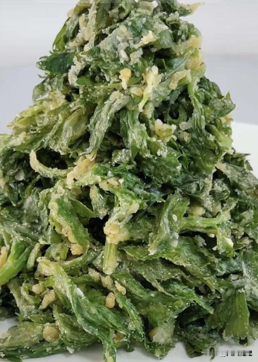 第一部分：备菜（关键预处理）
芹菜梗和叶分开。梗切寸段（约3-4厘米）；叶洗净后