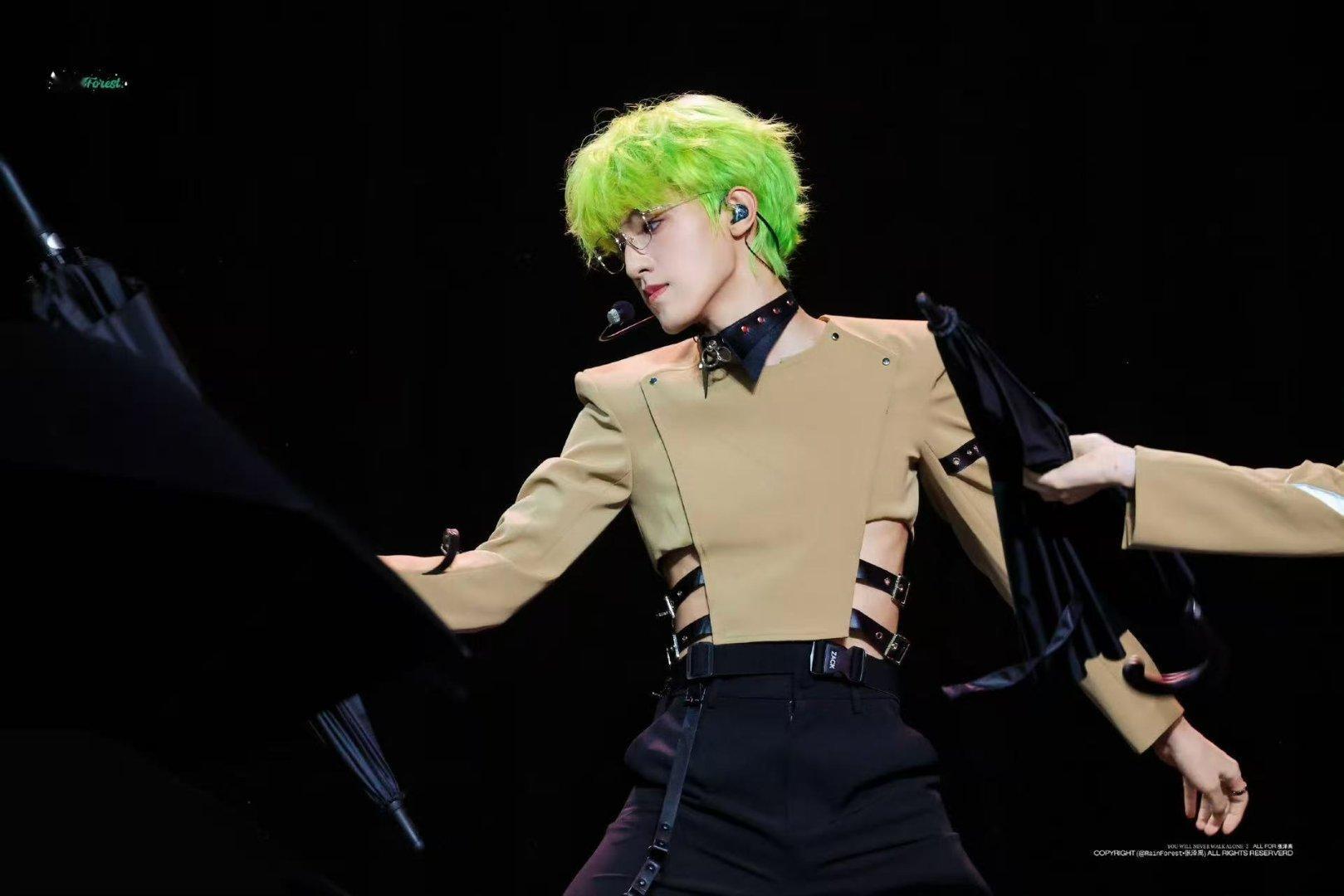 张泽禹solo舞台设计 退出键？不存在的。我已经循环了不知道多少遍。深海鲸鱼和他