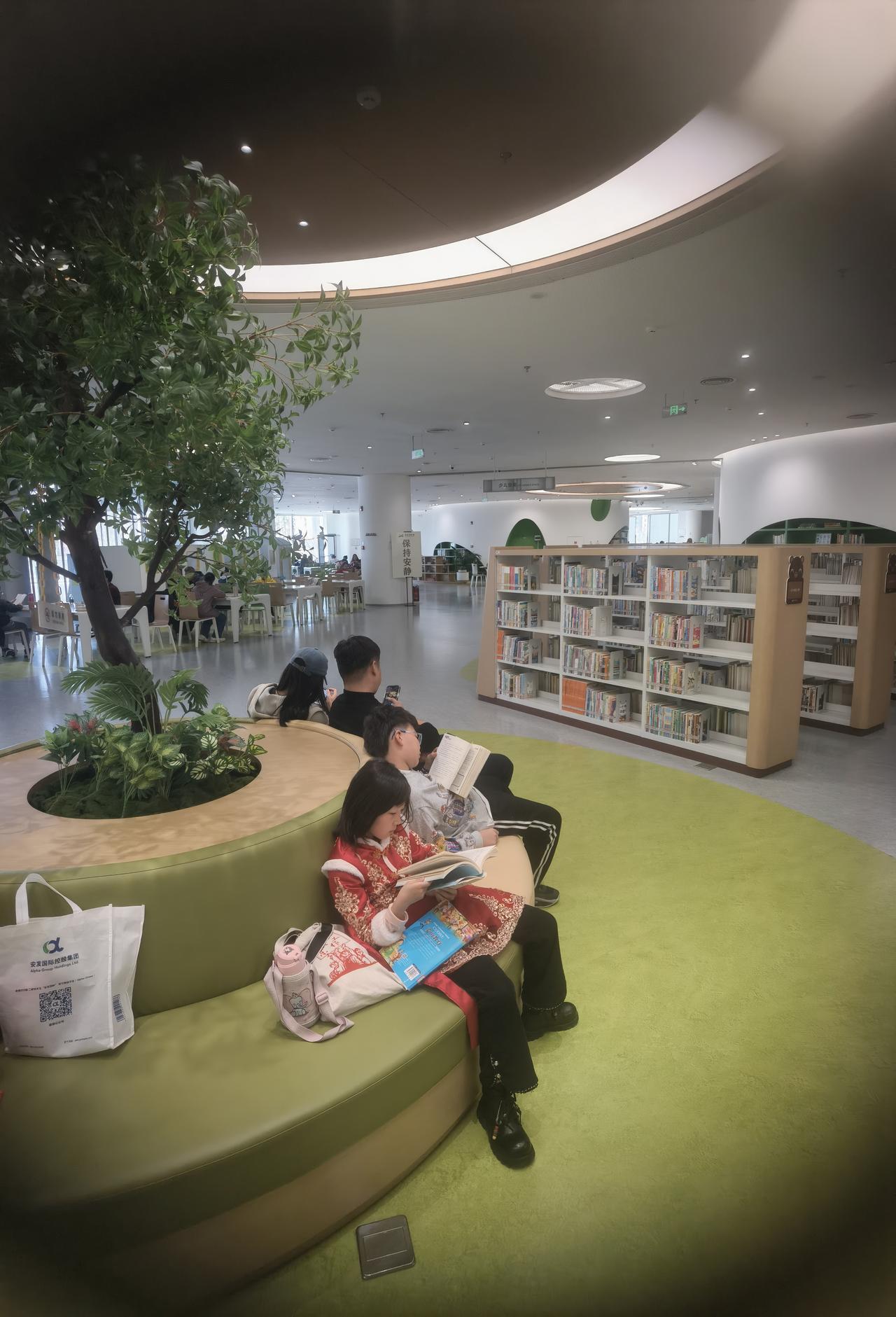 春节去哪里？看看西安长安书院读书的人们，有母亲带女儿、儿子的，有一家四口都读书的