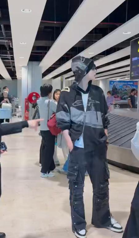 什么行李还要我爸亲自等