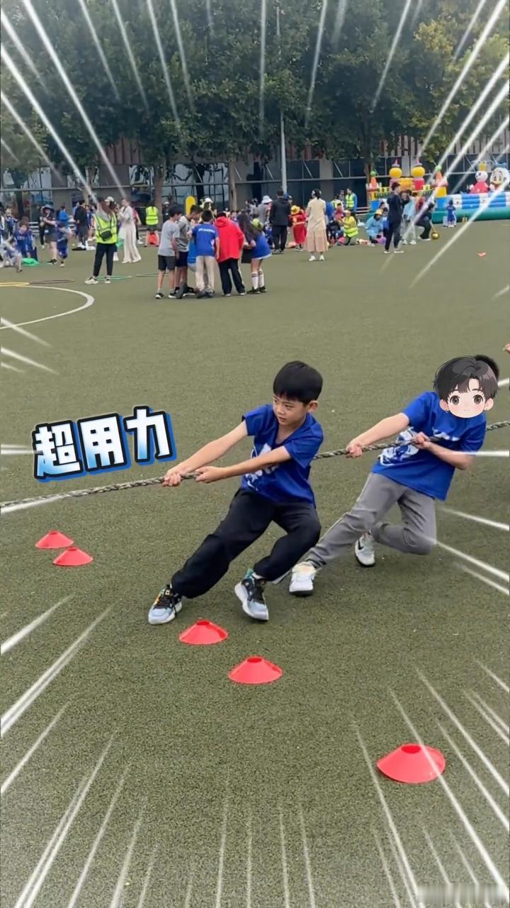 秋瓷炫于晓光陪儿子参加校运会秋瓷炫于晓光儿子在北京上小学 好幸福的一家 ​​​