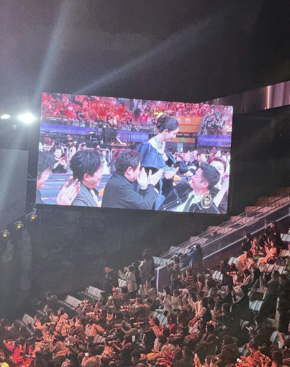 沈腾吴京黄渤为杨幂鼓掌