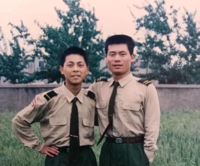 1985年，中央军委提出了“军队要忍耐”的重大决策，财政只管拨六成军费，其余四成