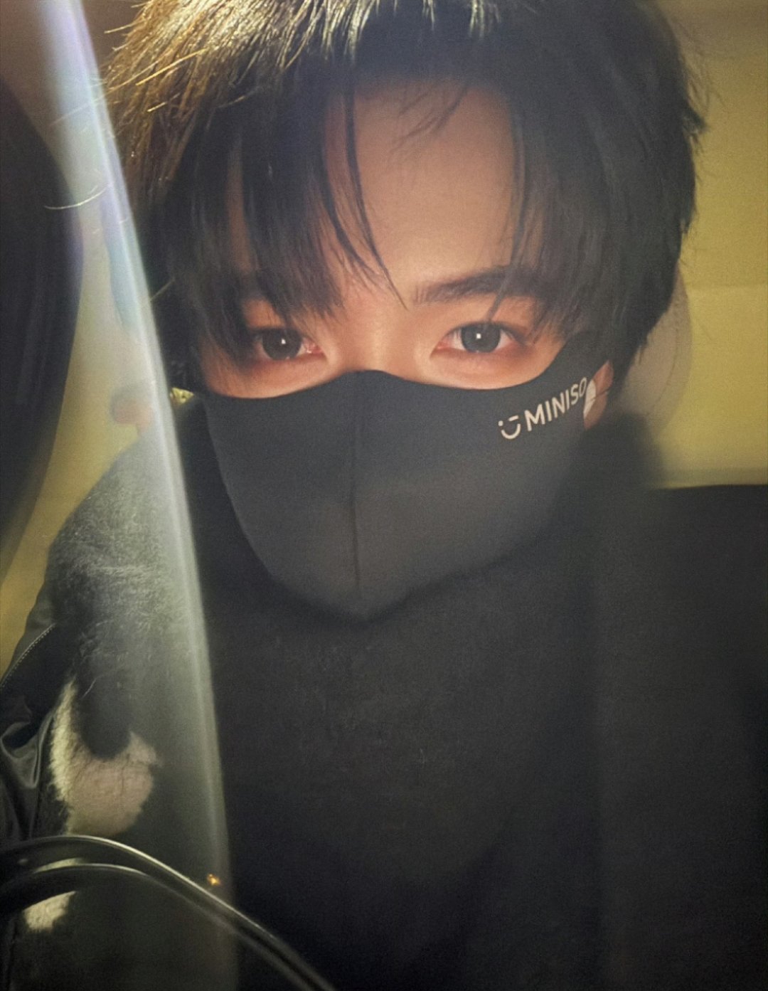 这就对了贺峻霖！！出门就是要好好保暖～